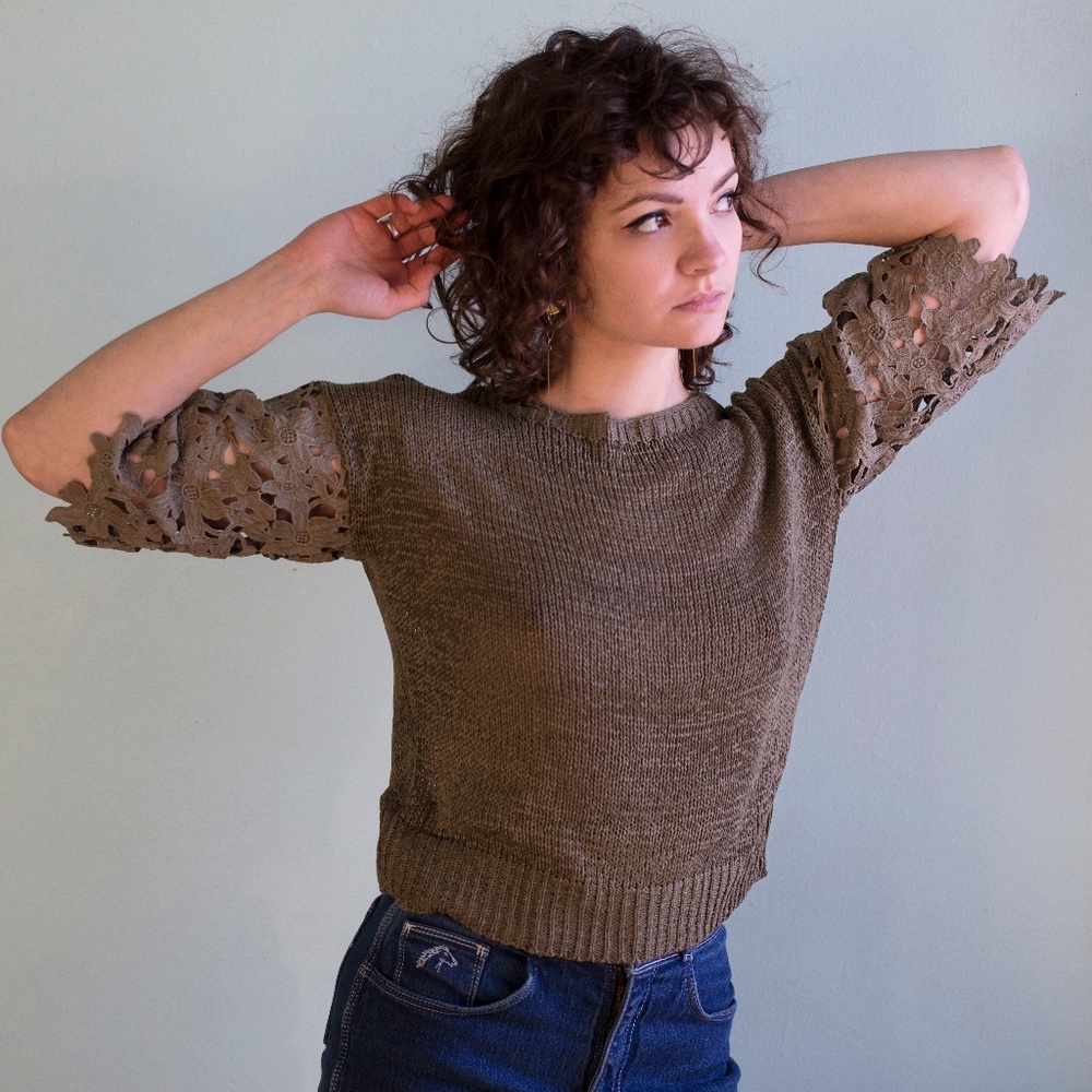 Unique Light Weight Green Sweater W/ Lace Sleeves